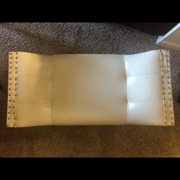 Doesn’t match current theme of living room. - Picture 2 of 3